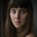 Marit Persiel als Ticket-Verkäuferin