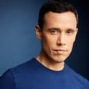 Jonathan Medina als Edgar Bane