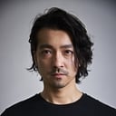 Nobuaki Kaneko als Satoshi Shinoyama