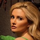 Holly Madison als Miss Lady Bright Eyes