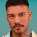Lucas Lucco als Hero / Sandro Sanderlei