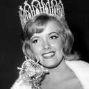 Bobbi Johnson als Self - Interviewer