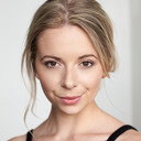 Mia Milnes als Lily Reegan
