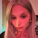 Momo als Self