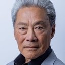 Michael Rhys Kan als Marty
