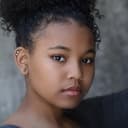 Ariana Neal als Sienna