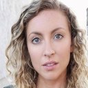 Tori Keaton als Julie