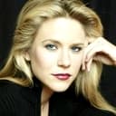Alyson Kiperman als Ember