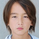Yuma Feldman als Julia's Half-Sibling