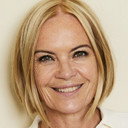 Mariella Frostrup als Self - Narrator