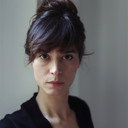 Célia Catalifo als Flora Ackroyd