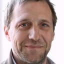 Fabio Zenoni als Monsieur Stievenart