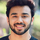 Samridh Bawa als Karan Singh Chauhan