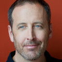 Jonathan Higgins als Dean Cromwell