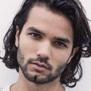 Mingus Dagelet als Younes