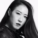 韓媚 als Jewelry shop customer