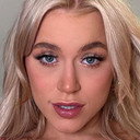 Elle Brooke als Self