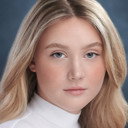 Amelia Brooks als Grace Ellington