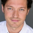 Morgan Ayres als John