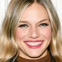 Tracy Spiridakos als Sammi