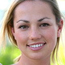Natalie Scheetz als Christine