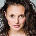 Jodie Tyack als Laura Tyler