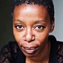 Noma Dumezweni als Edith Sikelo