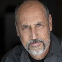 Brian D. Long als Professor Hynde