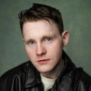 Mario McEntee als John