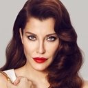 Deniz Akkaya als Anne Noble