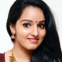 Malavika Menon als Annie