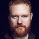 Simon Holland Roberts als La Tremouille/Page/Gentleman