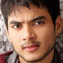 Tarun Mahilani als Johnny