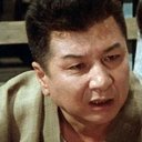 潮万太郎 als Village Chief