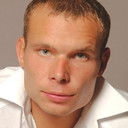 Даниил Кокин als Customs official