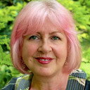 Claire Moore als Councillor Carole