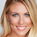 Megan McNamara als Sofie Sims