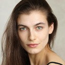 Evangelina Burton als Kara