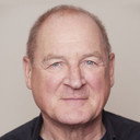 Burghart Klaußner als Lorenz Adlon