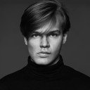 David Alexander Sjøholt als Magnus Fossbaken