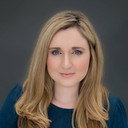 Emily Shanley als Holly