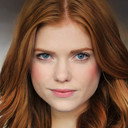 Megan West als Taylor