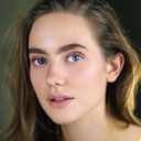 Lilly Cooper als Arachne Crane