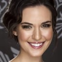 Odette Annable als Angela