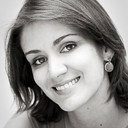 Mariza Junqueira als Professora