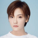 Xin Yu als Naga