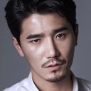 Ha Soo-ho als Assistant Director / Interpreter