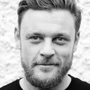 Kris Johnson als Alex Walters