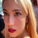 Camila Mujica als Sara