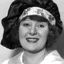 Alma Francis als Beatrice Joyce